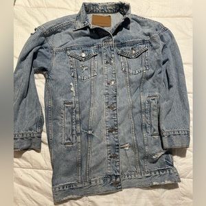 American Eagle Outfitters Oversized Distressed
Denim Jacket
Size: XS